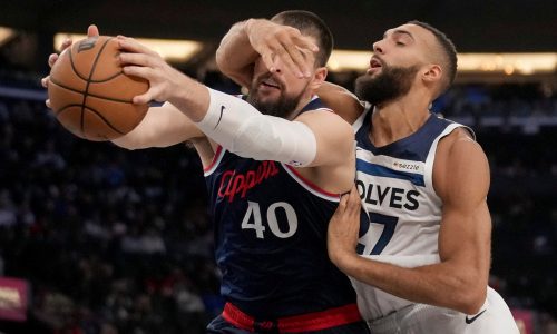 Timberwolves blow out Clippers in LA