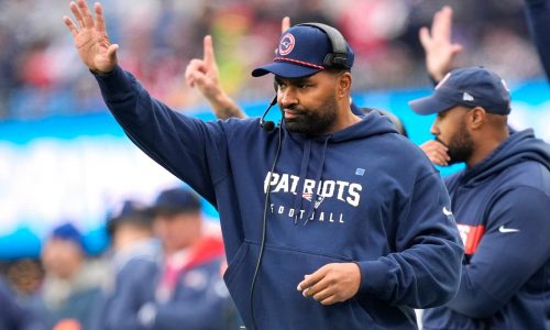 Jerod Mayo provides mixed message on player effort in Patriots’ loss to Chargers