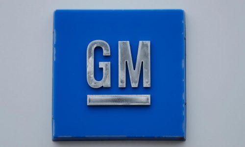 GM adds over 132,000 heavy duty pickups to recall for tailgates that can open unexpectedly