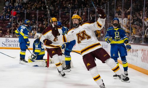 Gophers men’s hockey bounces back to beat Alaska-Fairbanks