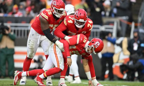 The Loop Fantasy Football Report Week 16: Mahomes’ annual ankle injury causing fantasy stress