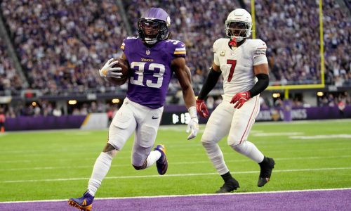 The toughest critic for Vikings running back Aaron Jones? His mom Vurgess.