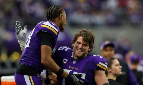 Vikings right tackle Brian O’Neill always leads with a smile