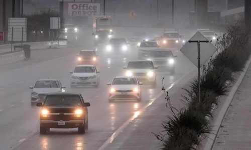 Powerful thunderstorms threaten Texas and Louisiana, delaying holiday travel