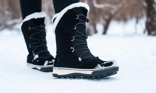 Keep feet warm with these must-have women’s snow boots