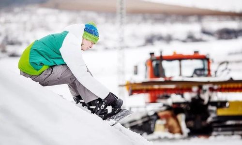 Stay warm and comfortable with these top men’s snowboard boots