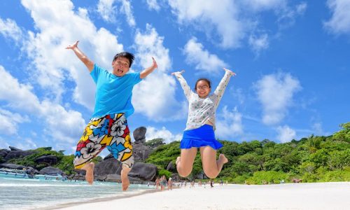 6 tips to keep teenagers happy on vacation