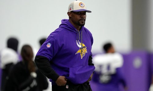 Vikings DC Brian Flores interested in Patriots’ head-coaching job