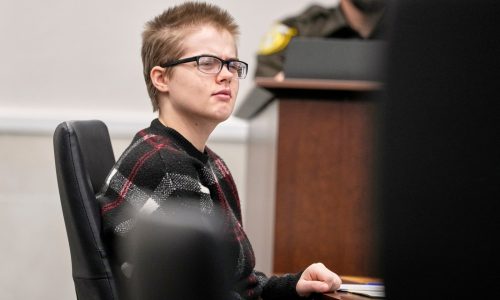 Judge releases from a psychiatric hospital a woman who stabbed a classmate to please Slender Man