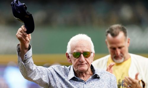‘Mr. Baseball’ Bob Uecker, Brewers announcer, dies at 90