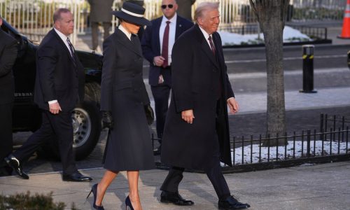 Melania Trump scores with inaugural style