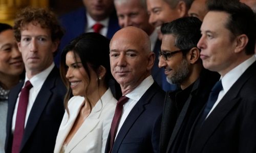 Trump, a populist president, is flanked by tech billionaires at his inauguration