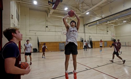 Basketball notebook: Arlington boys take to the road