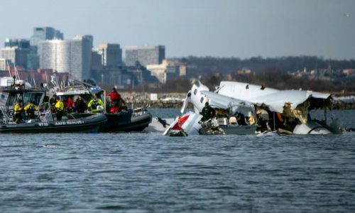 Boats return to the Potomac River for DC plane crash recovery and investigation