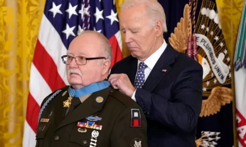 Biden Awards 7 Veterans With Medal of Honor, 8 First Responders With Medal of Valor