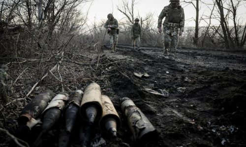 Russian forces bypass a key stronghold in a bid to cut off its supplies, a Ukrainian officer says