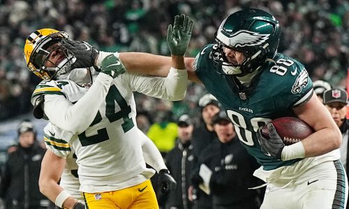 Green Bay gets a brotherly shove out of the playoffs