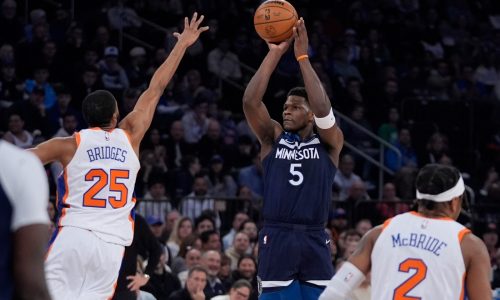 Anthony Edwards, Timberwolves take it to Knicks in fourth quarter for key win in New York