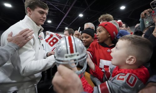Underdog QBs Howard, Leonard will put friendship on hold in College Football title game