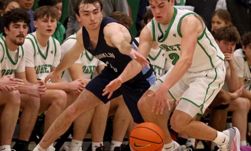 Franklin remains undefeated after nipping feisty Mansfield, 54-47