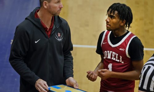 Friday’s high school roundup/scores: Thomas Edwards nets 27 points, powers Avon victory