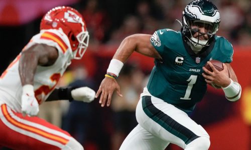 Eagles answer Mahomes magic with 6 sacks, 3 turnovers of KC QB in Super Bowl blowout