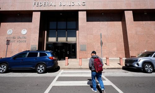 Federal workers return to offices amid threat from Elon Musk