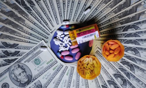 How to leverage cash prices and discount cards for prescription drug savings