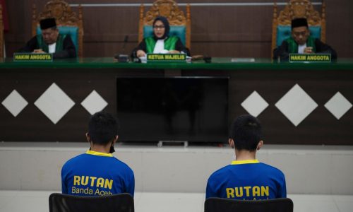 Shariah court in Indonesia sentences 2 men to up to 85 lashes for having gay sex
