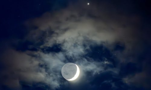 Stunning conjunction of Venus, crescent moon will be visible Saturday