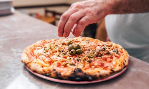 Must-have pizza stones for home chefs