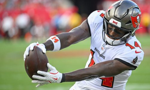 Who’s left for Patriots in free agency at biggest areas of need?