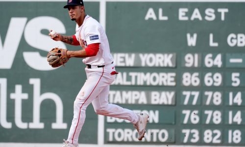 MLB notes: Red Sox second base battle may be coming to a head in spring training