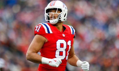 Source: Patriots re-sign TE Austin Hooper before NFL free agency