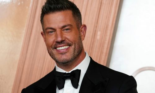 Watch live as stars arrive at the Oscars 2025 red carpet