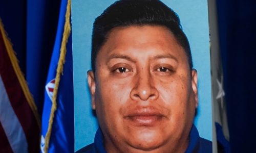 2 leaders of a group suspected of smuggling 20,000 immigrants are arrested in Los Angeles