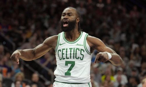 As Jayson Tatum sits, Celtics throttle Suns for seventh straight win