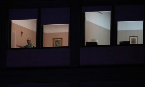 Pope appears to be overcoming a setback in his recovery from pneumonia