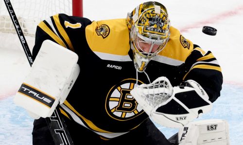 Bruins drop eighth straight, lose 2-1 in Detroit