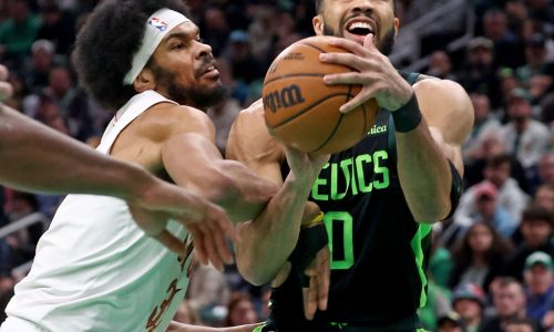 Jayson Tatum, Jaylen Brown can’t carry Celtics past Cavs in 123-116 loss