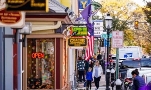 Consumer Confidence Tumbles as Inflation Expectations Jump