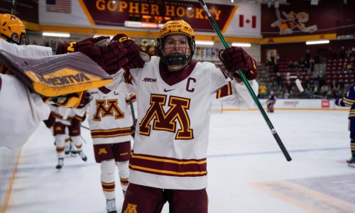 WCHA playoffs: Gophers rebound from upset loss to dispatch Mavericks