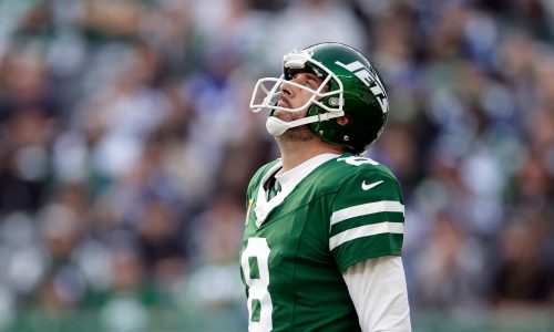 The pros and cons of the Vikings signing Aaron Rodgers