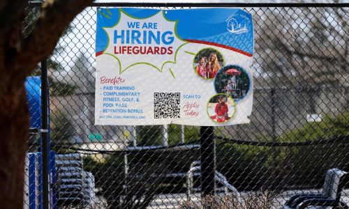 US applications for unemployment benefits hold steady, remain in recent healthy range