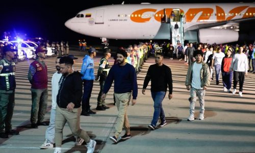 Trump asks Supreme Court for permission to resume deporting Venezuelan migrants under wartime law