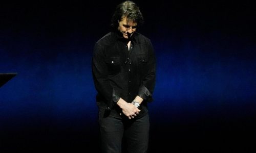Tom Cruise opens CinemaCon speech with moment of silence for Val Kilmer