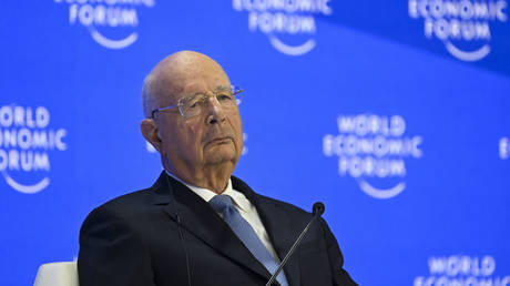 Davos boss steps down