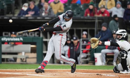 Twins get in the win column with five-run sixth inning