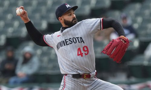 Twins salvage series on rain-soaked day in Chicago