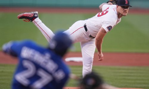 Red Sox shut down by Kevin Gausman, lose 2-1 to Blue Jays in 11 innings